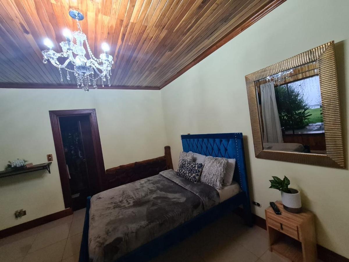 Poas Paradise Bed and Breakfast Poasito Esterno foto